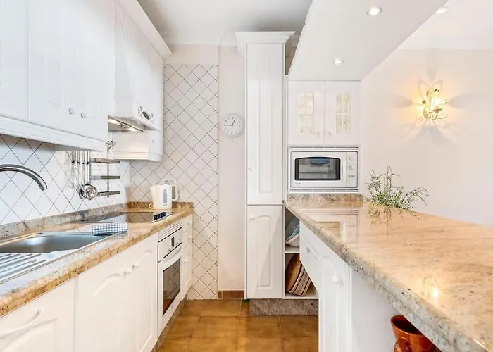 Neptuno “playa De Arenas” Puerto de Santiago (Tenerife)